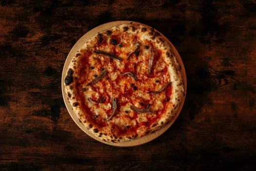 napoletana pizza with anchovies capers